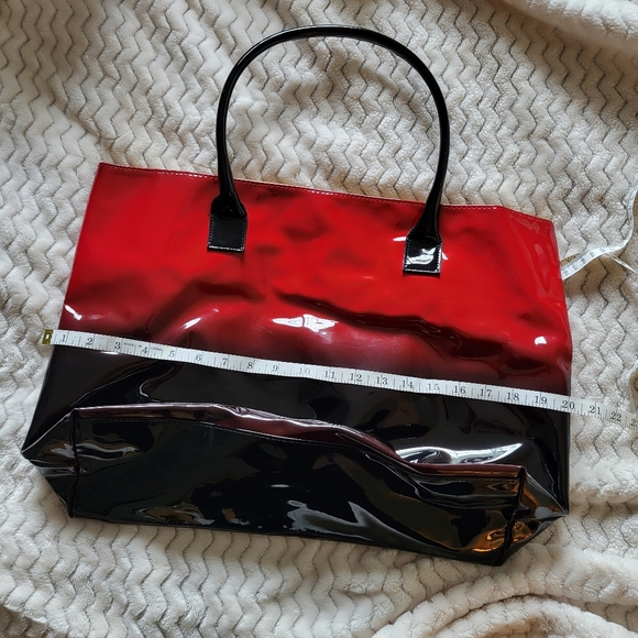 Elizabeth Arden Big Tote - Picture 3 of 7